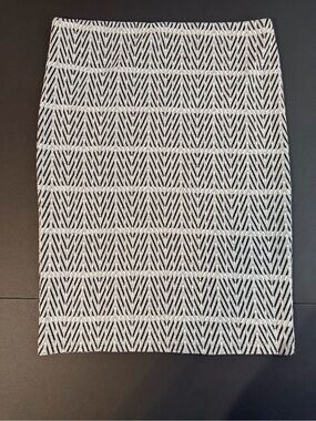 Atmosphere Chevron Pencil Skirt Black and White - Size 10